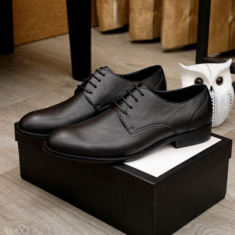 G*u*i leather shoes